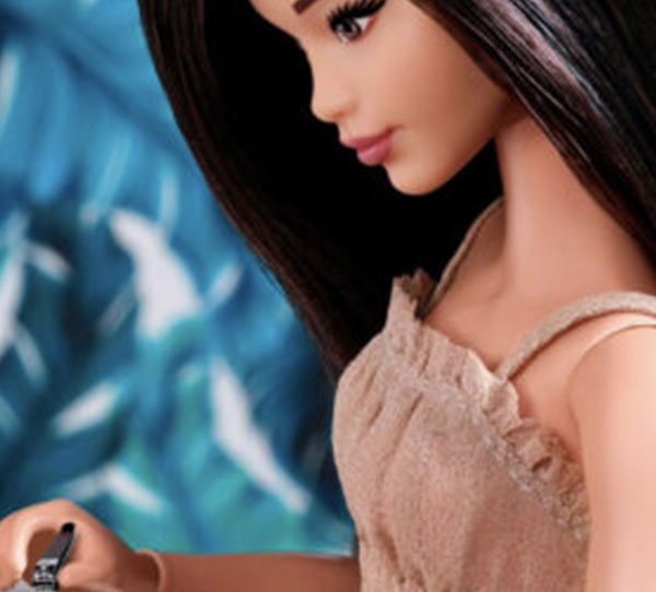 Poupée Barbie aux cheveux bruns